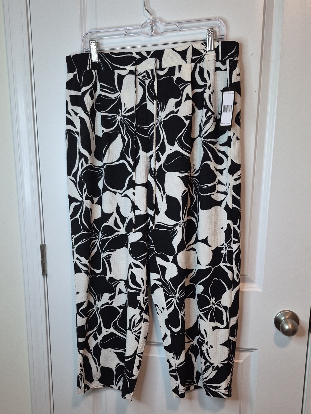Soho Apparel Black & White Floral Wide-Leg Capris